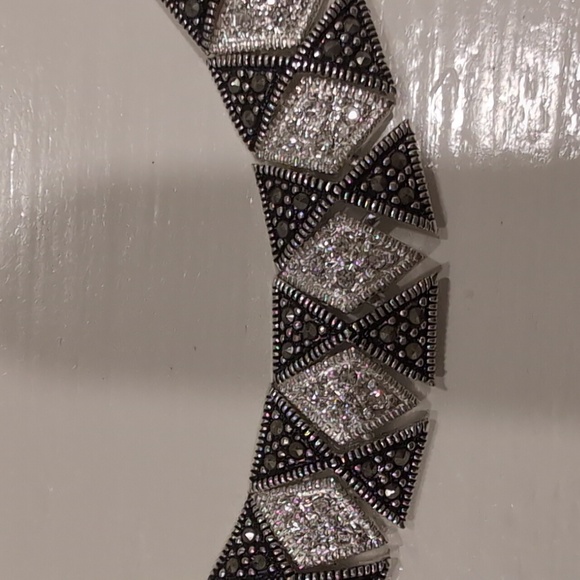 BRAND NEW Crystal Silver Plated Necklace - Picture 2 of 5